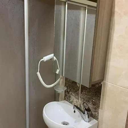 塔克西姆卢娜套房酒店 3*